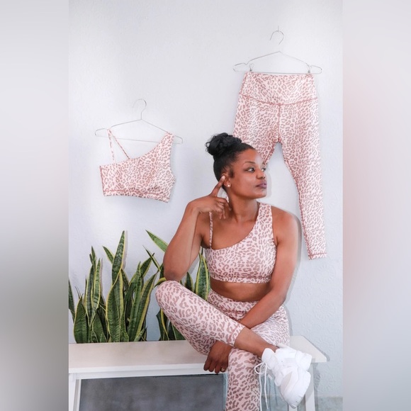 Leopard Print Leggings - Picture 5 of 9